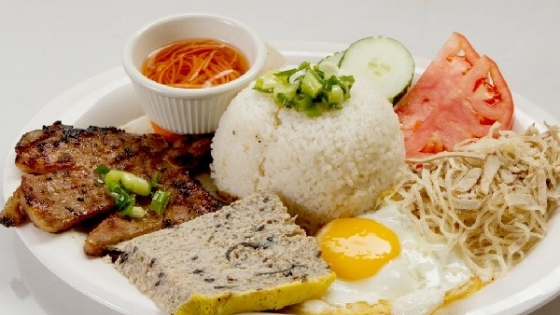 Cơm tấm sườn trứng chả